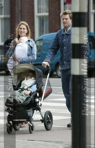 Amsterdam 27 april 2003

Jasper Krabbe met vrouw en baby


Peter Smulders bv