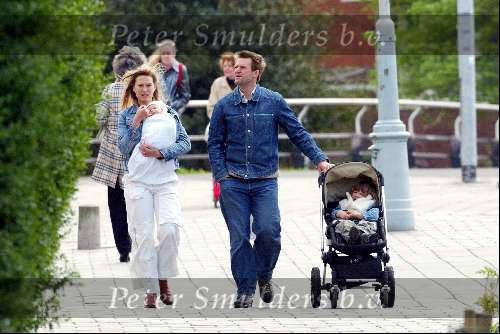 Amsterdam 27 april 2003

Jasper Krabbe met vrouw en baby


Peter Smulders bv