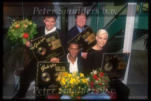 Toni Alberti Jimmy Geduld Hilde de Mildt Bennie den Haan
ontvangen een gouden CD voor GTST