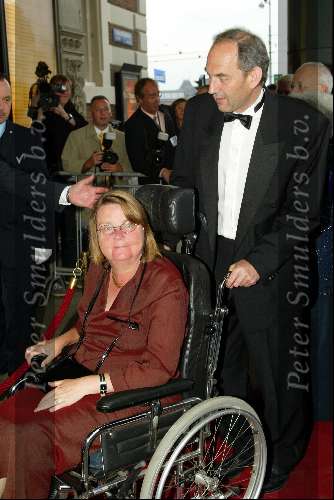 Amsterdam 25 april 2003
Concert vanwege de 65 e verjaardag van koningin beatrix
job cohen met vrouw in rolstoel