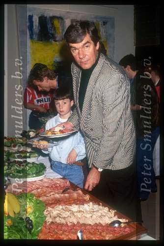 Kees Ploegsma  aan het buffet