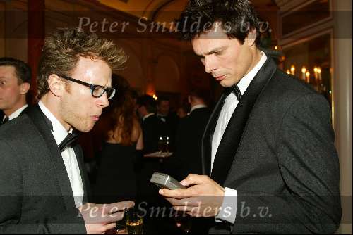 Amsterdam 8 april 2003
Premiere Johnny English. feest in hotel l\\\'europe
kenan raven met gsm