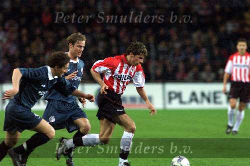 Eindhoven 31 maart 2001
PSV- fc Twente 2-1
Kezman in Duel met Tommy van der Leegte