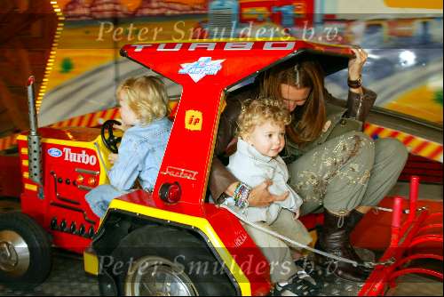Slagharen 29 april 2003
Leontine Borsato  en Senna Luca en Jada
in ponypark slagharen