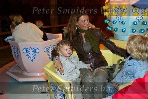 Slagharen 29 april 2003
Leontine Borsato  en Senna Luca en Jada
in ponypark slagharen