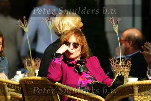 Amsterdam 22 april 2003
liesbeth list op terras op pc hooftstraat