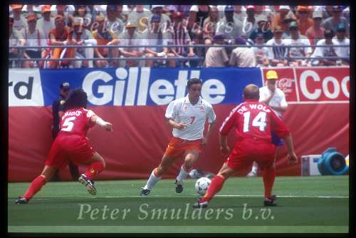 Marc Overmars spelend voor het nederlands elftal inUSA bij de wereldkampioenschappen