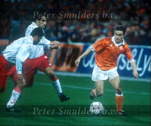 Marc Overmars spelend voor het nederlands elftal