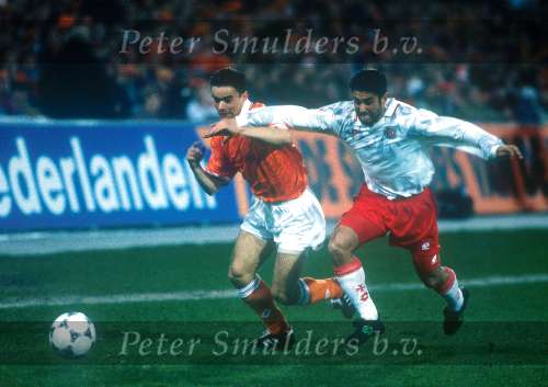 Marc Overmars spelend voor het nederlands elftal
