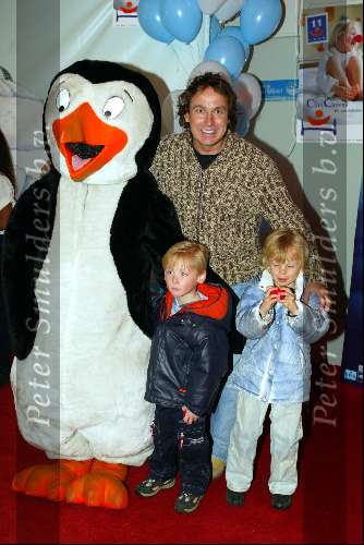 Amersfoort 12 april 2003
Premiere de ijsbeer in amersfoort
marco borsato met luca