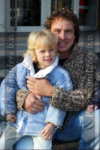 Amersfoort 12 april 2003
Premiere de ijsbeer in amersfoort
marco borsato met luca