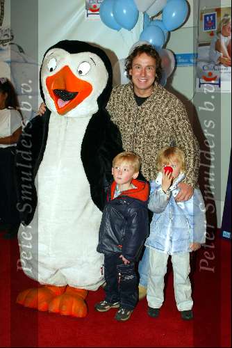 Amersfoort 12 april 2003
Premiere de ijsbeer in amersfoort
marco borsato met luca