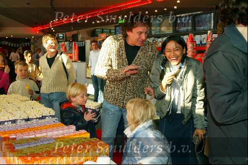 Amersfoort 12 april 2003
Premiere de ijsbeer in amersfoort
marco borsato met luca
