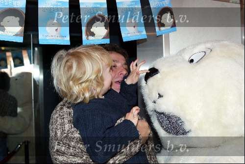 Amersfoort 12 april 2003
Premiere de ijsbeer in amersfoort
marco borsato met luca