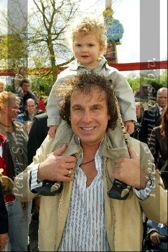 Amersfoort 12 april 2003
Premiere de ijsbeer in amersfoort
marco borsato met Jada