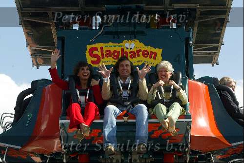 Slagharen 29 april 2003
Marco Borsato met Leontien en Senna Luca en Jada
in ponypark slagharen