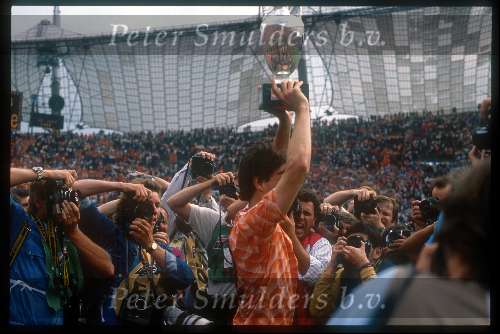 Munchen, 25 juni 1988 Finale Europees Kampioenschap 1988
Finale Nederland-Rusland, eindstand 2-0
1-0 door Ruud Gullit en 2-0 door Marco v Basten
Veel persfotografen Leo vogelzang

P