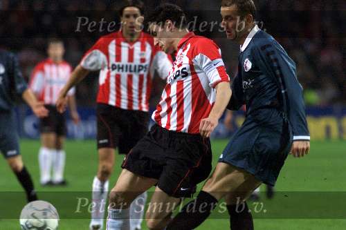 Eindhoven 31 maart 2001
PSV- fc Twente 2-1
Mark v Bommel in duel met Grujic