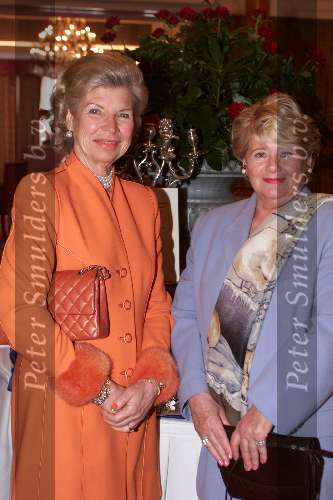 Amsterdam 24 maart 2001
Modeshow Sheila de Vries in hotel l\\\'Europe
Mevr. Hank Heyn met een vriendin