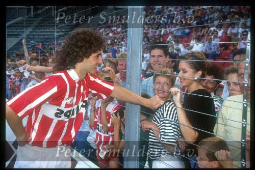 Mitchel v d Gaag spelen voor PSV
Met Isabelle Gisbers