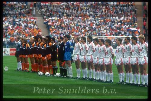 Munchen, 25 juni 1988 Finale Europees Kampioenschap 1988
Finale Nederland-Rusland, eindstand 2-0
1-0 door Ruud Gullit en 2-0 door Marco v Basten
Opstelling Hans v Breukelen Adri v Tiggelen -ERwin Koeman ronald Koeman Frank Rijkaard Gerald Vanenburg Marco v Basten Berry v Aerle Ruud Gullit