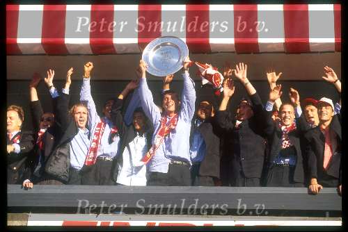 Gilde de Bilde-Luc Nilis Marciano Vink Chris v d weerden Boudewijn Zenden Dick Advocaat Vampeta Petrovic
Rob Baan
Seizoen 1996/1997 Landskampioen