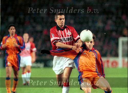 PSV-FC Barcelona Phillip cocu in duel met Ferrer