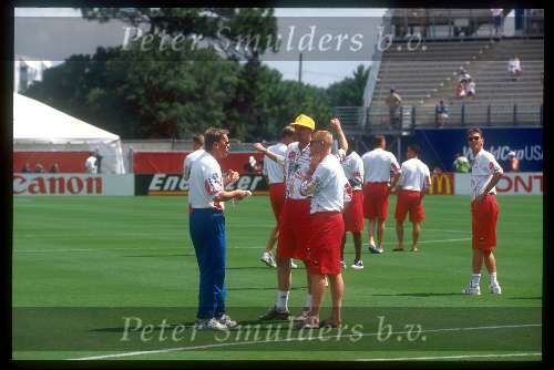 Johnny bosman ronald koeman ed de goeij pim doesburg tijdens het wereldkampioenschap voetbal in 1994 USA