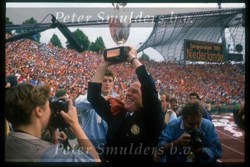 Munchen, 25 juni 1988 Finale Europees Kampioenschap 1988
Finale Nederland-Rusland, eindstand 2-0
1-0 door Ruud Gullit en 2-0 door Marco v Basten
Rinus Michels