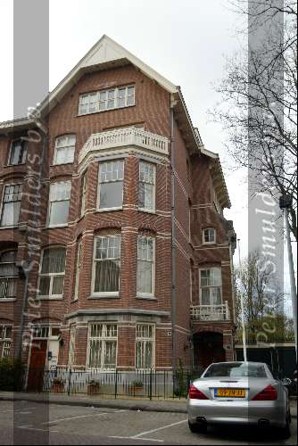 amsterdam 11 april 2003
robert jensen zijn mercedes 500 sl en zijn woning