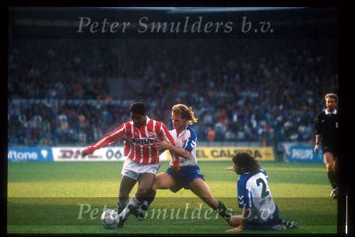 Romario  Rechts john Blankestein