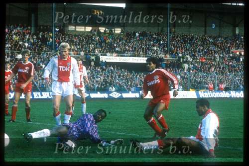 Stanley Menzo - Marciano vink Petterson Wim Kieft en Romario Richard witschge in het Olympisch stadion
AJAX-PSV