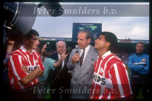 Jac Ruts romario en Gerald Vanburg worden bij hun afscheid toegesproken door de voorzitter