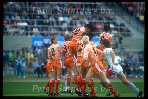 Munchen, 25 juni 1988 Finale Europees Kampioenschap 1988
Finale Nederland-Rusland, eindstand 2-0
1-0 door Ruud Gullit en 2-0 door Marco v Basten
Adri v tiggelen