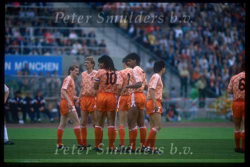 Munchen, 25 juni 1988 Finale Europees Kampioenschap 1988
Finale Nederland-Rusland, eindstand 2-0
1-0 door Ruud Gullit en 2-0 door Marco v Basten
Jan wouters Frank rijkaard Gerald Vanenburg
