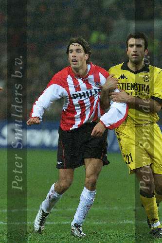 Eindhoven 03maart 2001 
PSV - Roda JC
Ruud van Nistelrooy in duel met Yannis Anastasiou