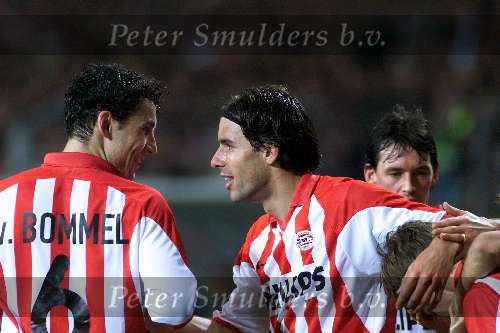Eindhoven 31 maart 2001
PSV- fc Twente 2-1
Ruud v Nistelrooy met Mark v Bommel blij na de 2-0