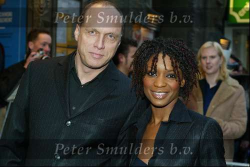 Amsterdam 8 april 2003
Premiere Johnny English met Rowan Atkinson
silvana simons met man
