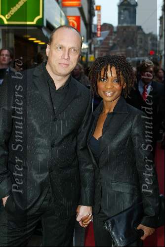 Amsterdam 8 april 2003
Premiere Johnny English met Rowan Atkinson
silvana simons met man