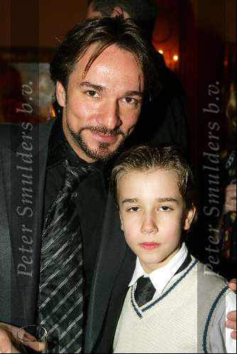 Amsterdam 8 april 2003
Premiere Johnny English. feest in hotel l\\\'europe
spiros met zoon