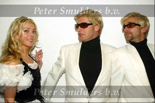 Amsterdam 28 april 2003
optredens voor warchild.
tony neef rolf koster en brigitte nijman