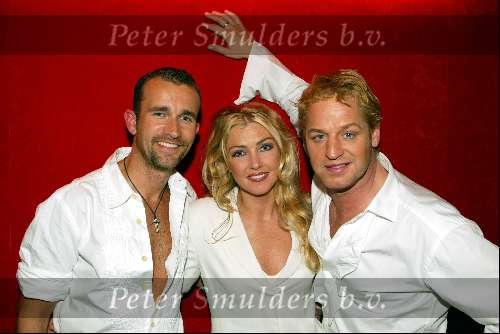Amsterdam 28 april 2003
optredens voor warchild.
rolf koster brigitte nijman en tony neef