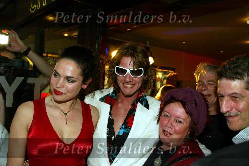 Amsterdam 16 april 2003
premiere van god los.
tygo gernandt met vriendin