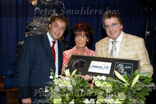Rotterdam 13 april 2004
Presentatie cd Lee Towers in Hotel New York.
Lee Towers met vrouw en Aad Ouborg