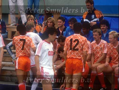 Munchen, 25 juni 1988 Finale Europees Kampioenschap 1988
Finale Nederland-Rusland, eindstand 2-0
1-0 door Ruud Gullit en 2-0 door Marco v Basten
Adri v Tiggelen Wim kieft Johnny Bosman Jonny v t Schip