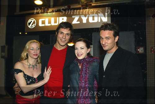 Amsterdam 9april 2004
Adrienne Frantz (Bolt and Beautiful) in disco samen met Kenan Raven en Robin Rienstra