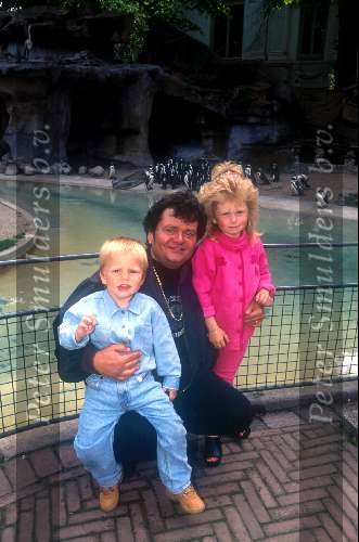 Andre Hazes met zijn twee kinderen van Rachell
1988