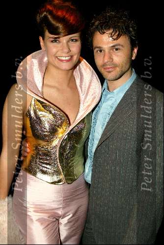 Amsterdam 16 april 2003
premiere van god los
angela schijf met man