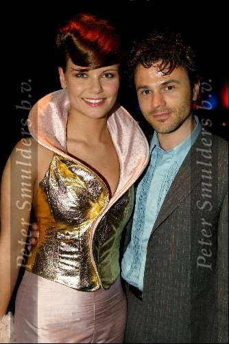 Amsterdam 16 april 2003
premiere van god los
angela schijf met man