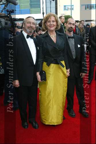 Scheveningen 4 april 2004
Premiere Lion King in Kurhaus.
Annewil Blankers met man en zoon